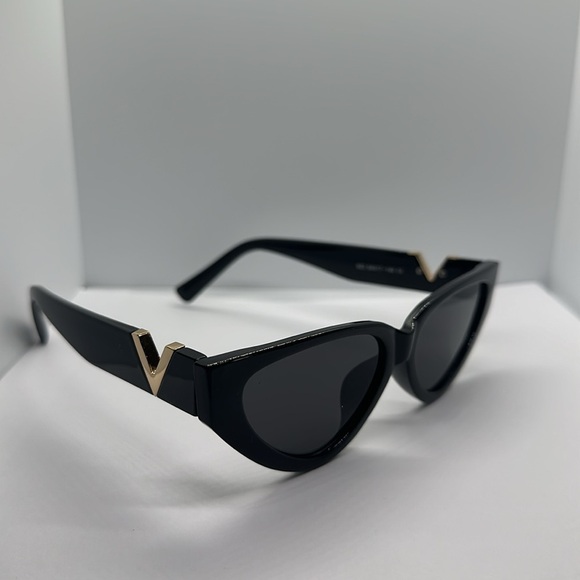 Black Cat Eye Sunglasses Gold V Detail UV Protection Trendy Chic Sunnies main image 9